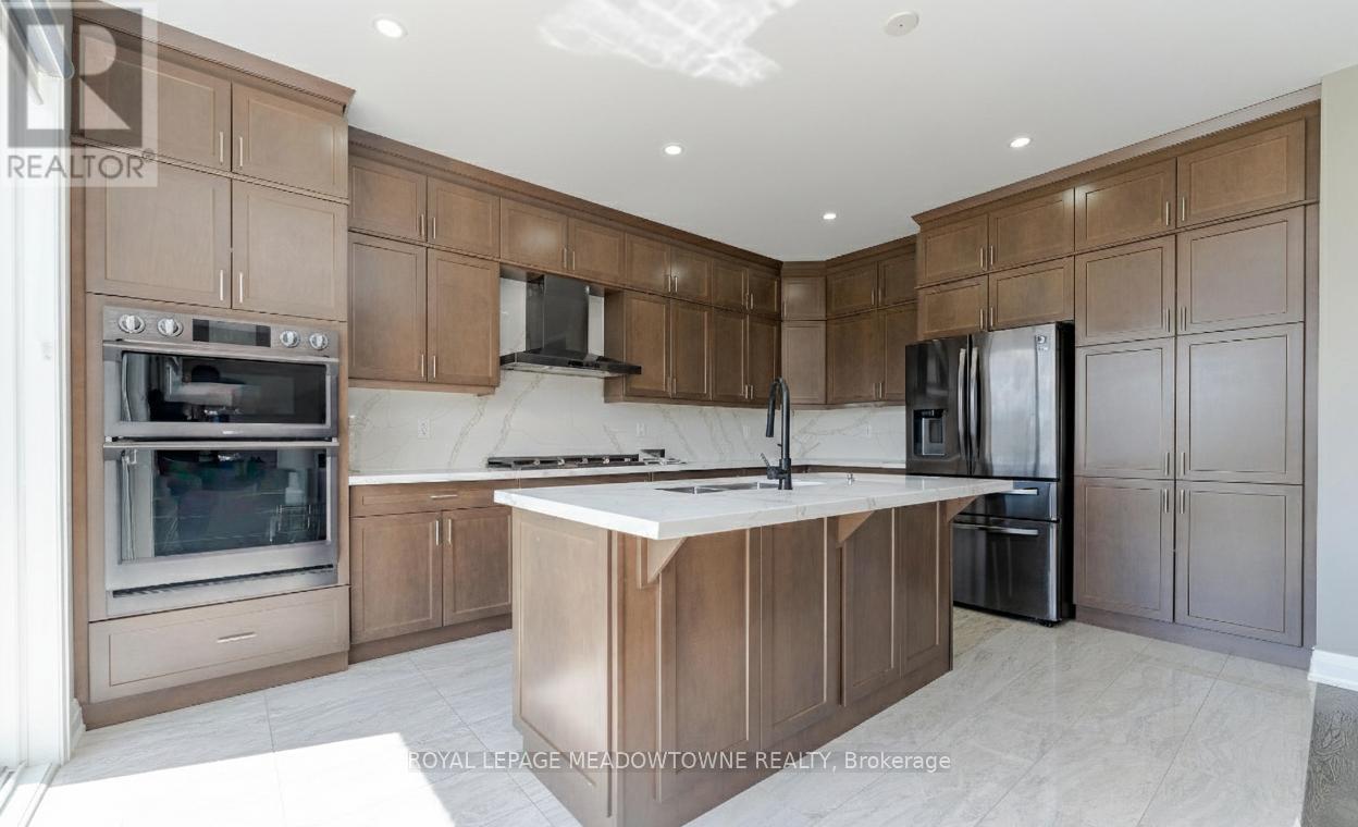 127 Yates Drive, Milton, Ontario L9E 1S5 - Photo 2 - W12522938