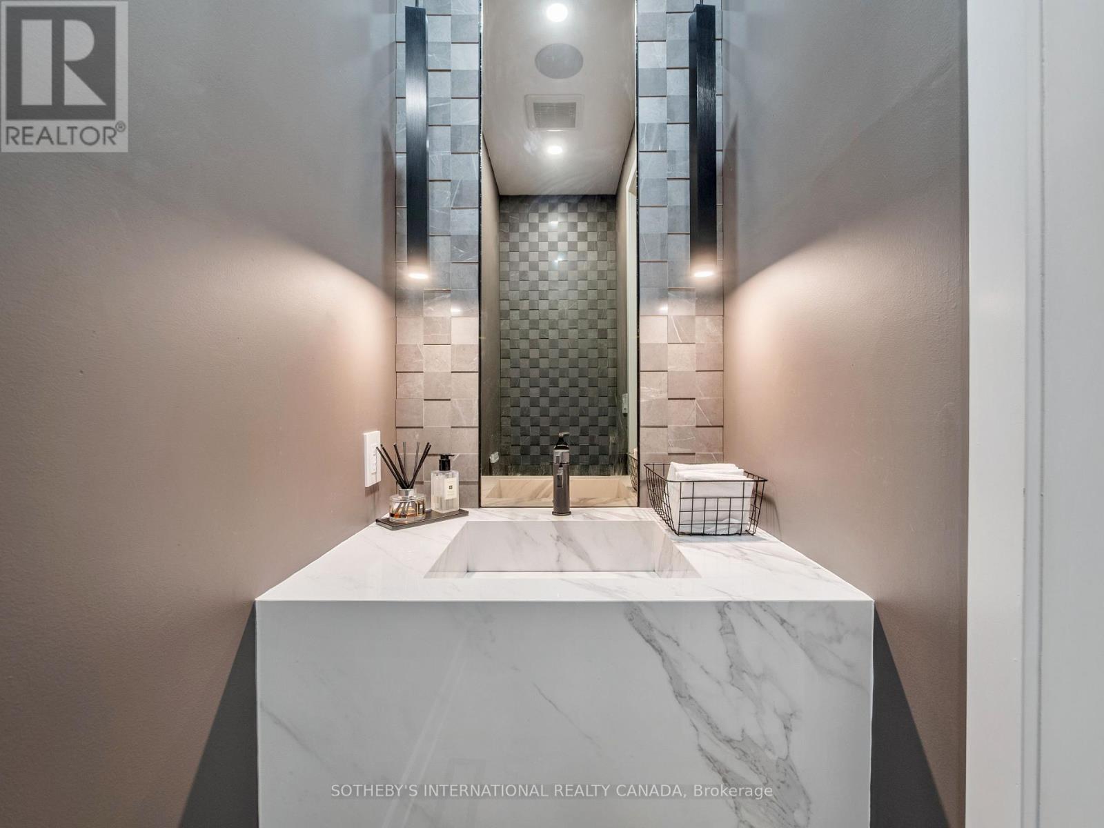 73 Guthrie Avenue, Toronto, Ontario  M8Y 3L2 - Photo 10 - W12522960