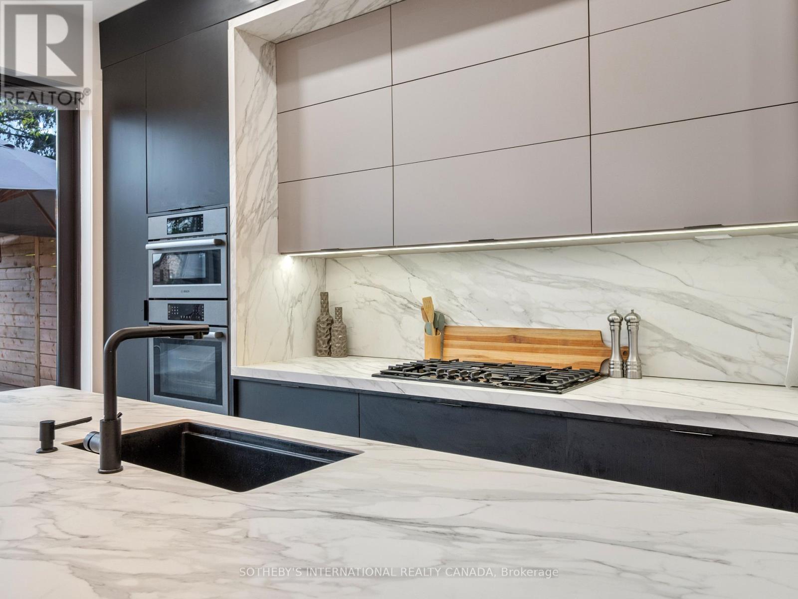 73 Guthrie Avenue, Toronto, Ontario  M8Y 3L2 - Photo 19 - W12522960