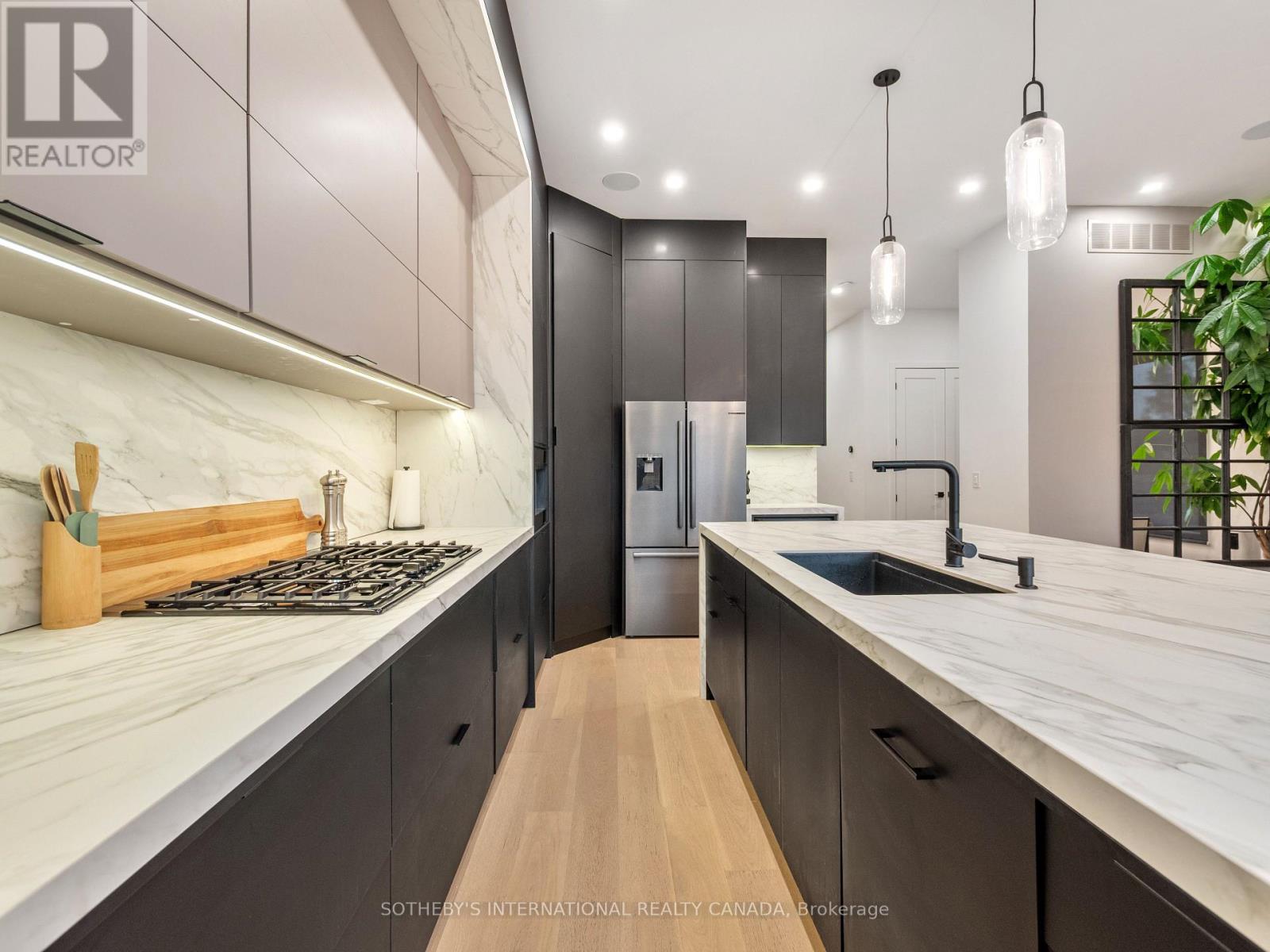 73 Guthrie Avenue, Toronto, Ontario  M8Y 3L2 - Photo 22 - W12522960