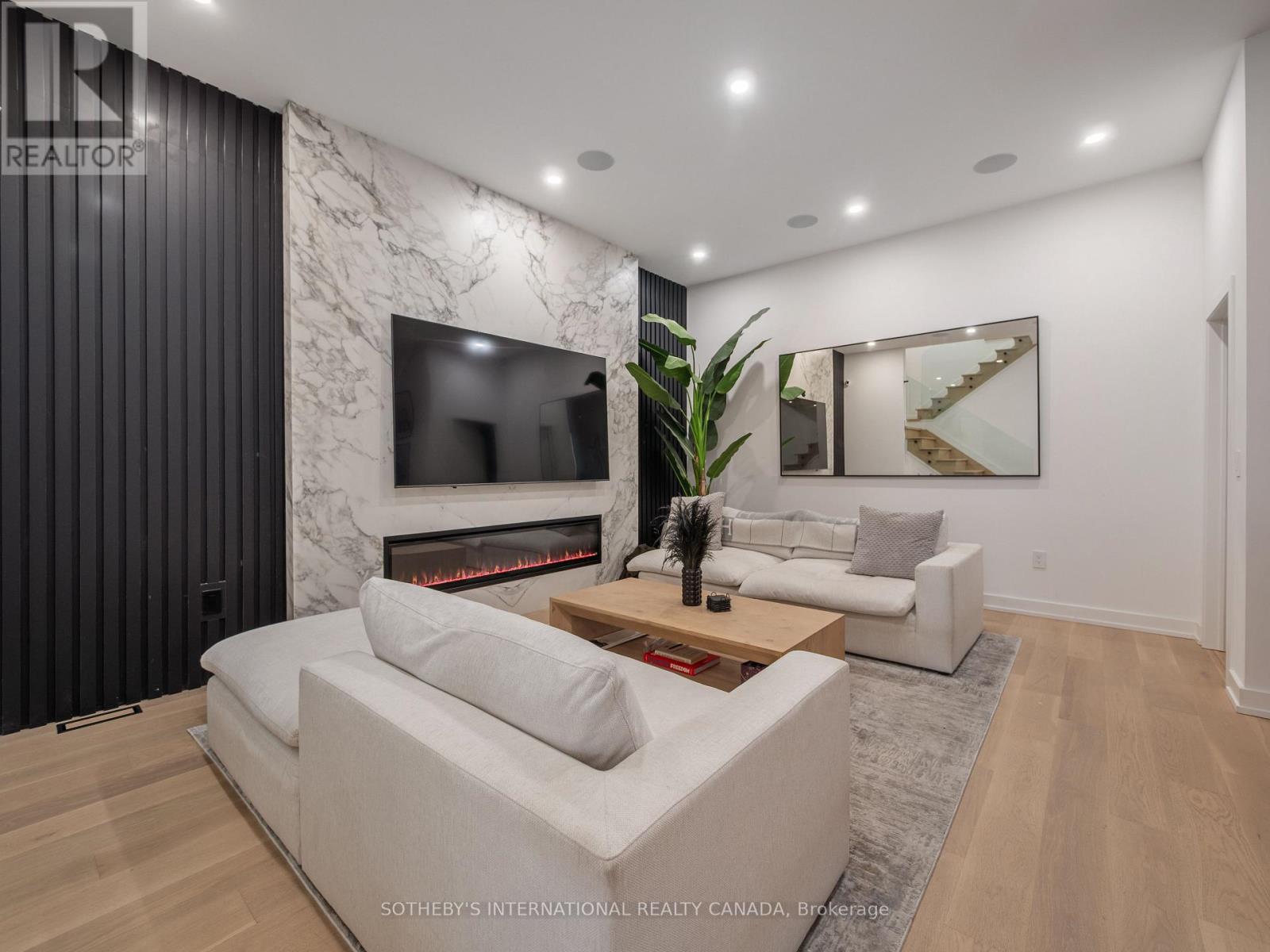 73 Guthrie Avenue, Toronto, Ontario  M8Y 3L2 - Photo 4 - W12522960