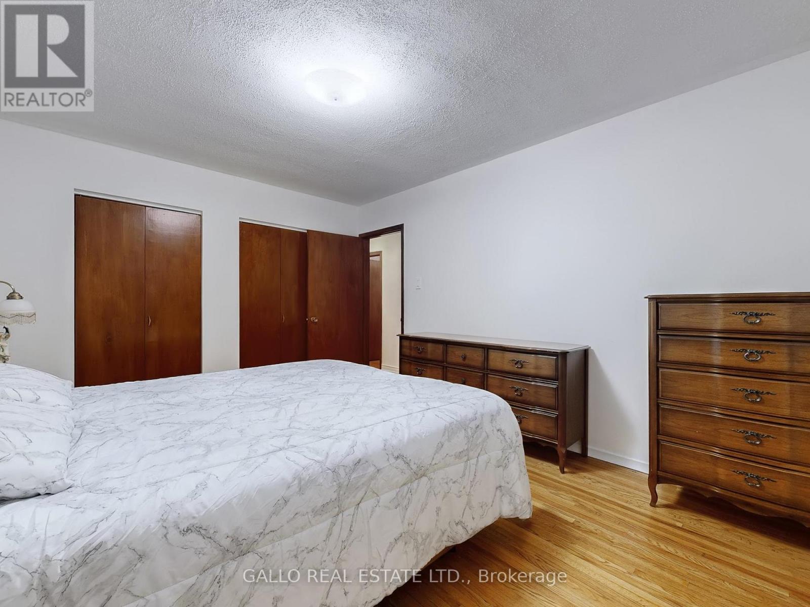 41 Riverton Drive, Toronto, Ontario  M9L 2N8 - Photo 11 - W12523014