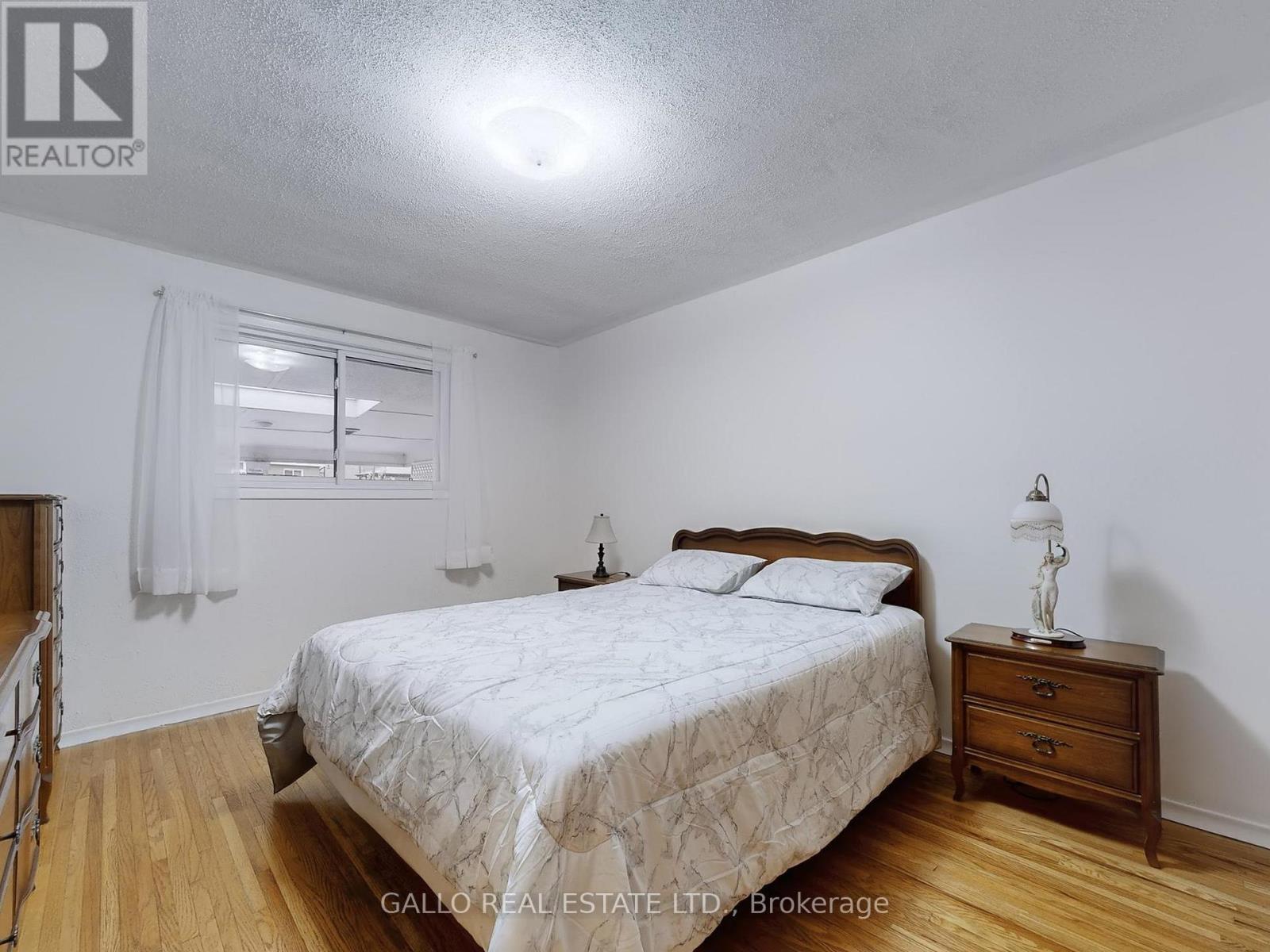 41 Riverton Drive, Toronto, Ontario  M9L 2N8 - Photo 12 - W12523014