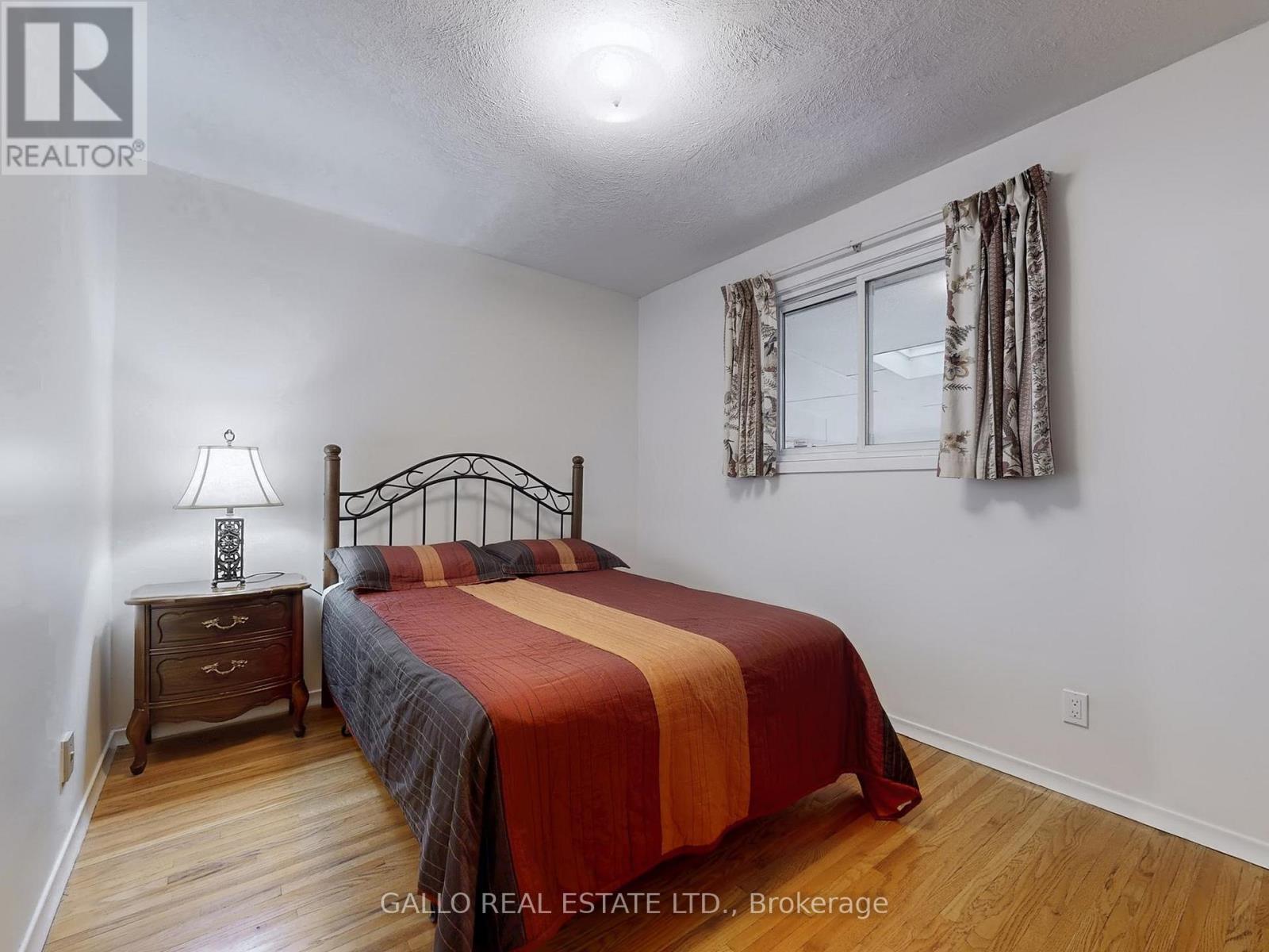 41 Riverton Drive, Toronto, Ontario  M9L 2N8 - Photo 14 - W12523014