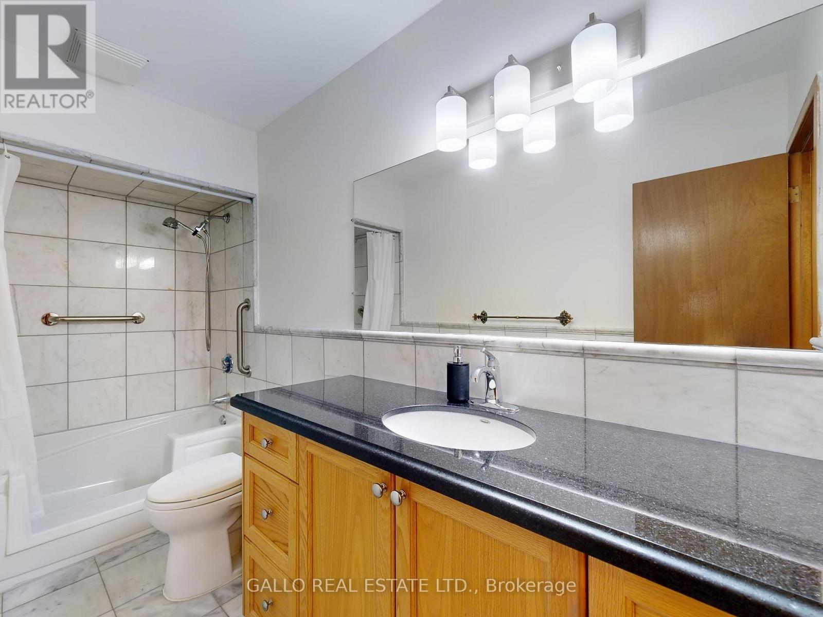 41 Riverton Drive, Toronto, Ontario  M9L 2N8 - Photo 15 - W12523014