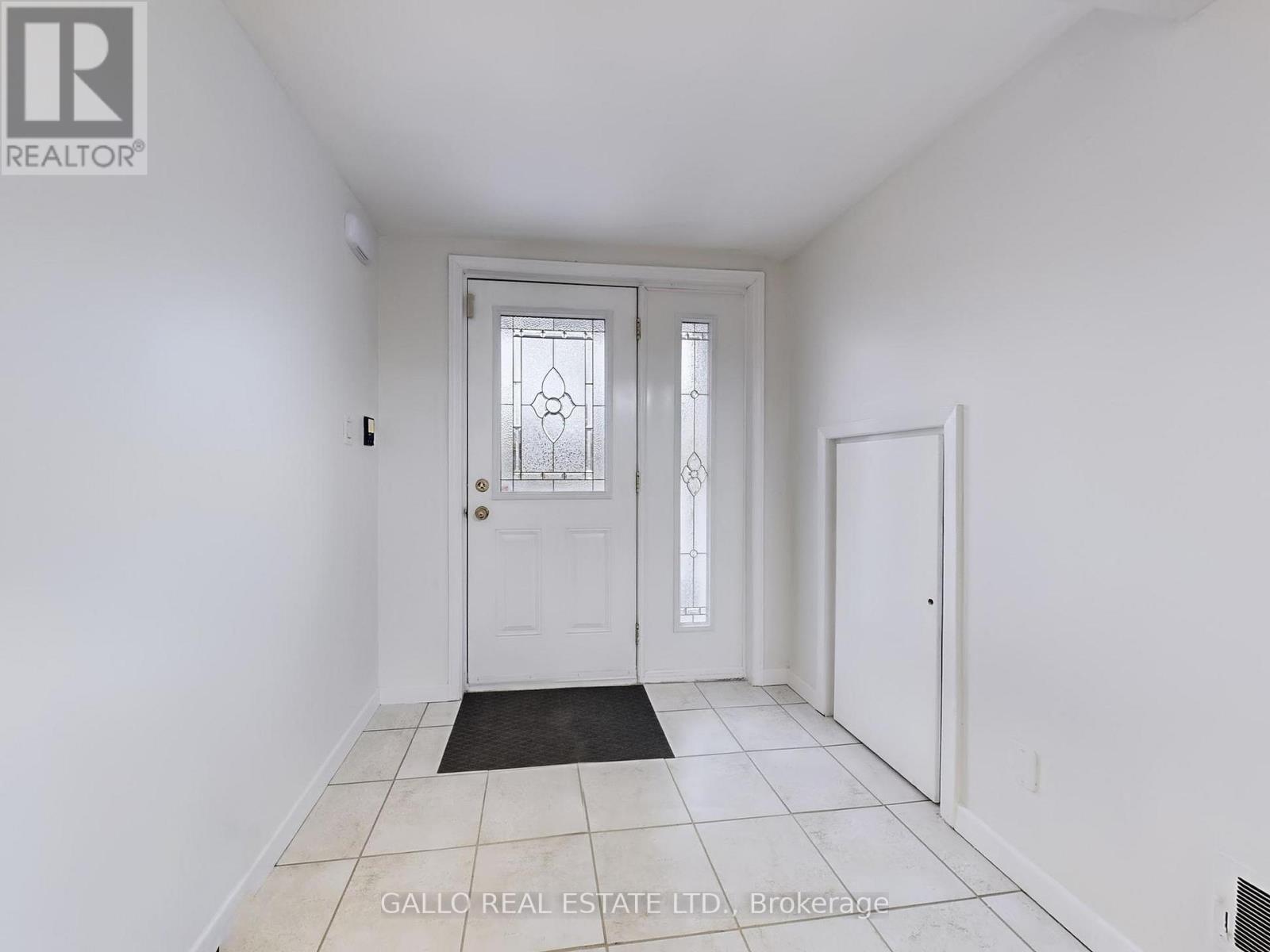 41 Riverton Drive, Toronto, Ontario  M9L 2N8 - Photo 17 - W12523014