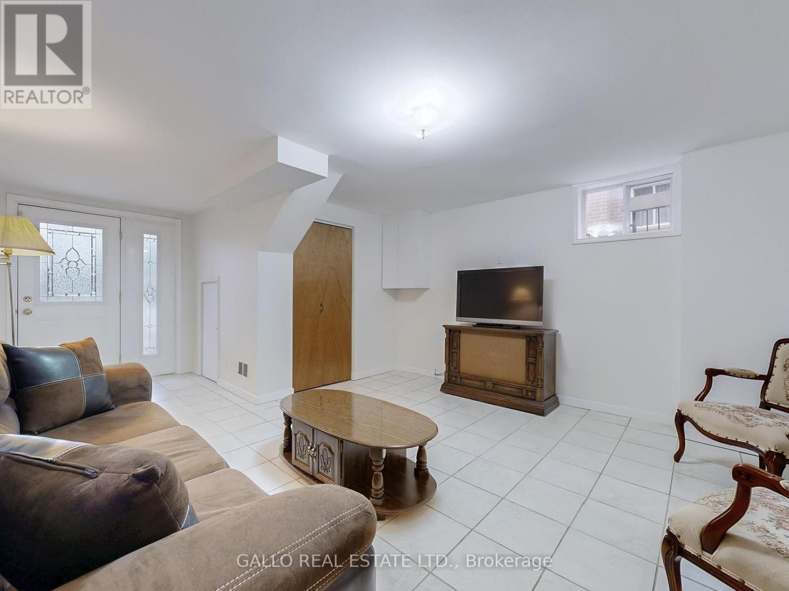 41 Riverton Drive, Toronto, Ontario  M9L 2N8 - Photo 18 - W12523014