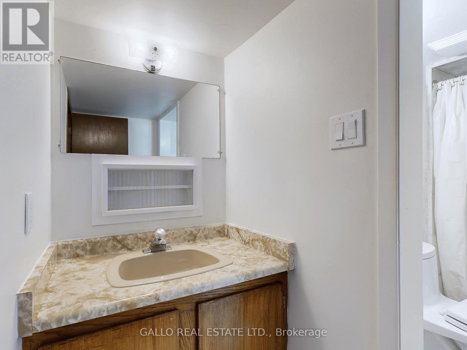 41 Riverton Drive, Toronto, Ontario  M9L 2N8 - Photo 23 - W12523014