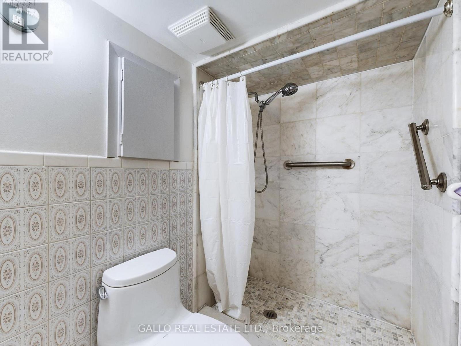 41 Riverton Drive, Toronto, Ontario  M9L 2N8 - Photo 24 - W12523014