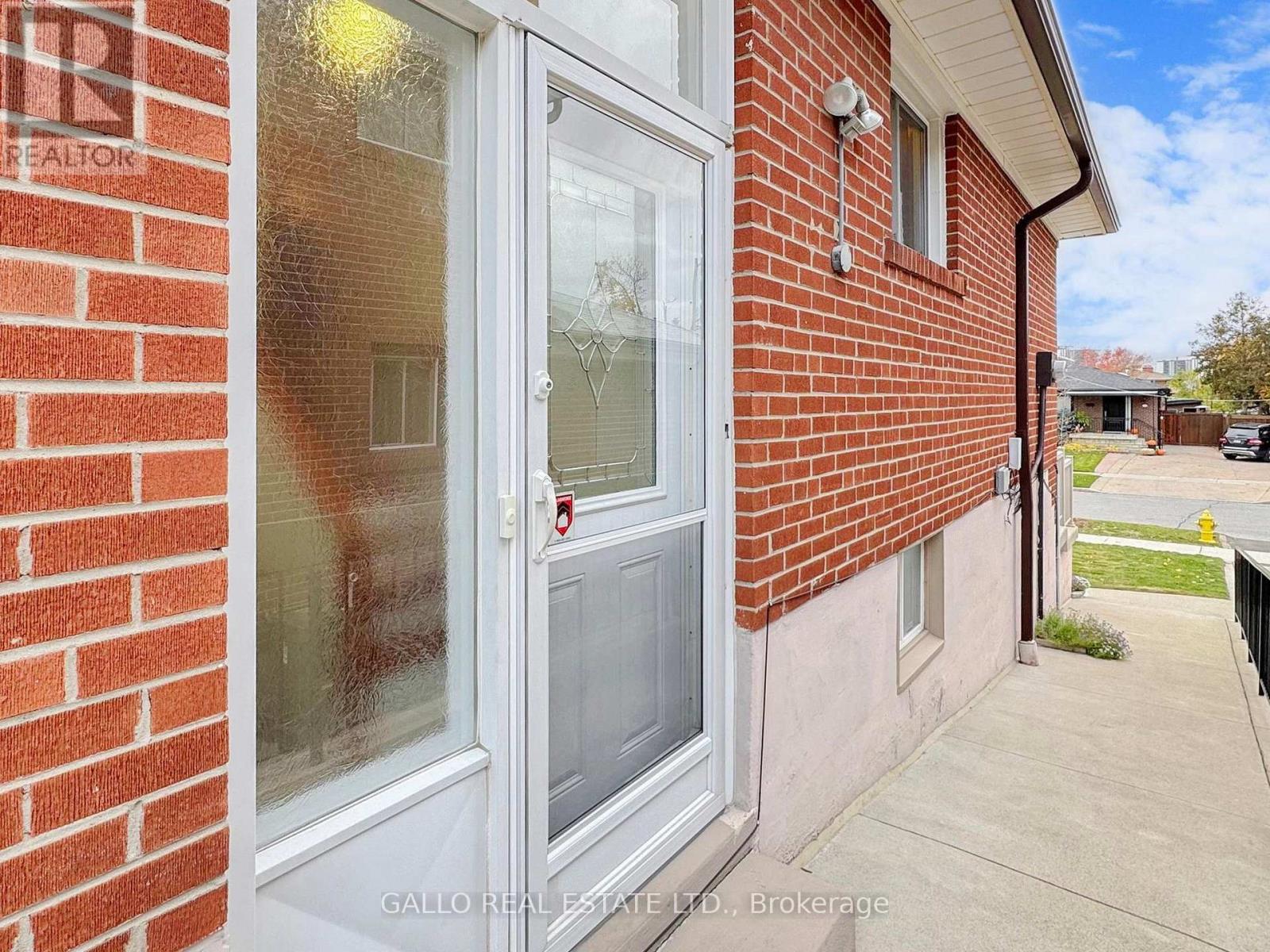 41 Riverton Drive, Toronto, Ontario  M9L 2N8 - Photo 3 - W12523014