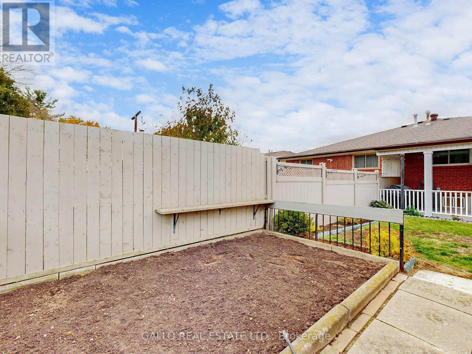 41 Riverton Drive, Toronto, Ontario  M9L 2N8 - Photo 32 - W12523014