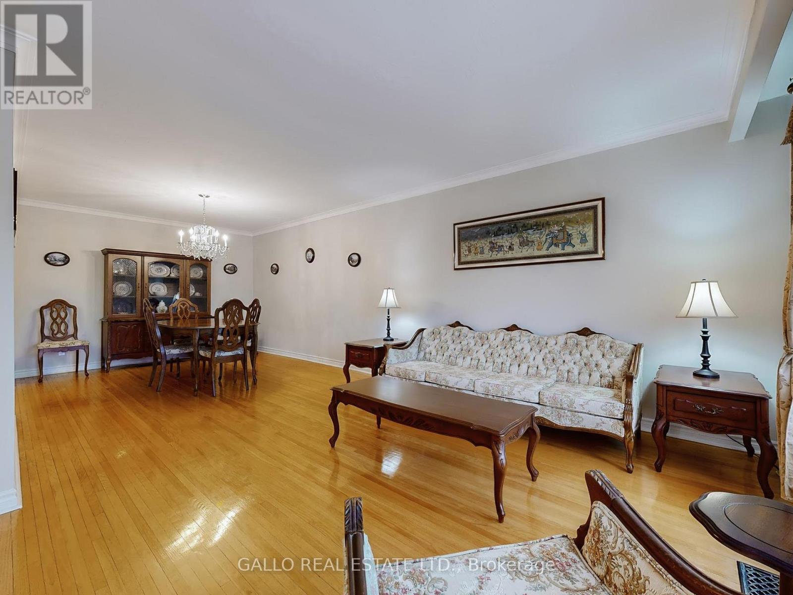 41 Riverton Drive, Toronto, Ontario  M9L 2N8 - Photo 5 - W12523014