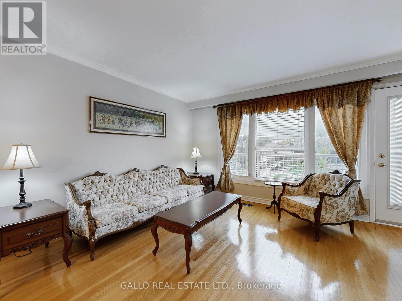 41 Riverton Drive, Toronto, Ontario  M9L 2N8 - Photo 6 - W12523014