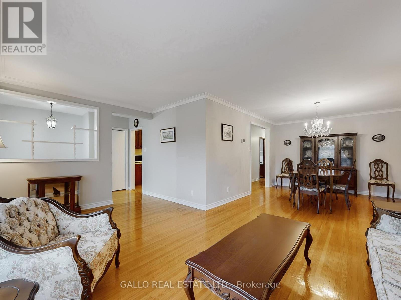 41 Riverton Drive, Toronto, Ontario  M9L 2N8 - Photo 7 - W12523014