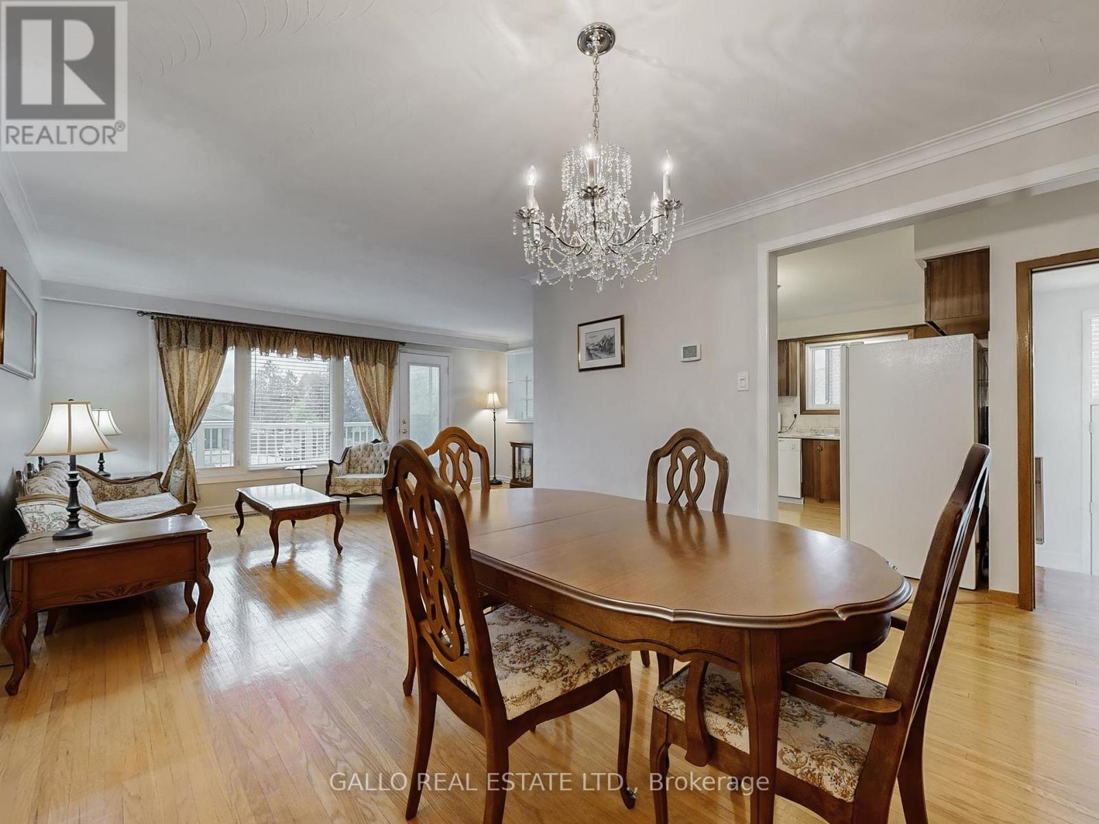 41 Riverton Drive, Toronto, Ontario  M9L 2N8 - Photo 8 - W12523014