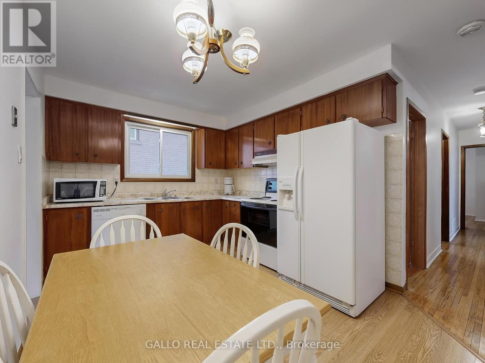 41 Riverton Drive, Toronto, Ontario  M9L 2N8 - Photo 9 - W12523014