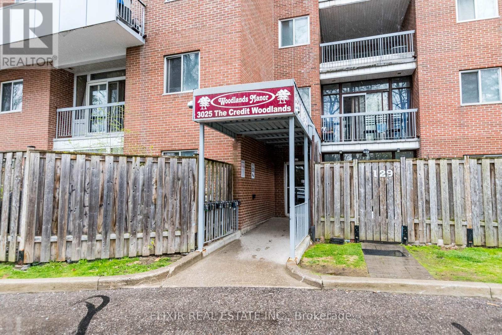 336 - 3025 The Credit Woodlands Drive, Mississauga, Ontario L5C 2V3 - Photo 3 - W12523038