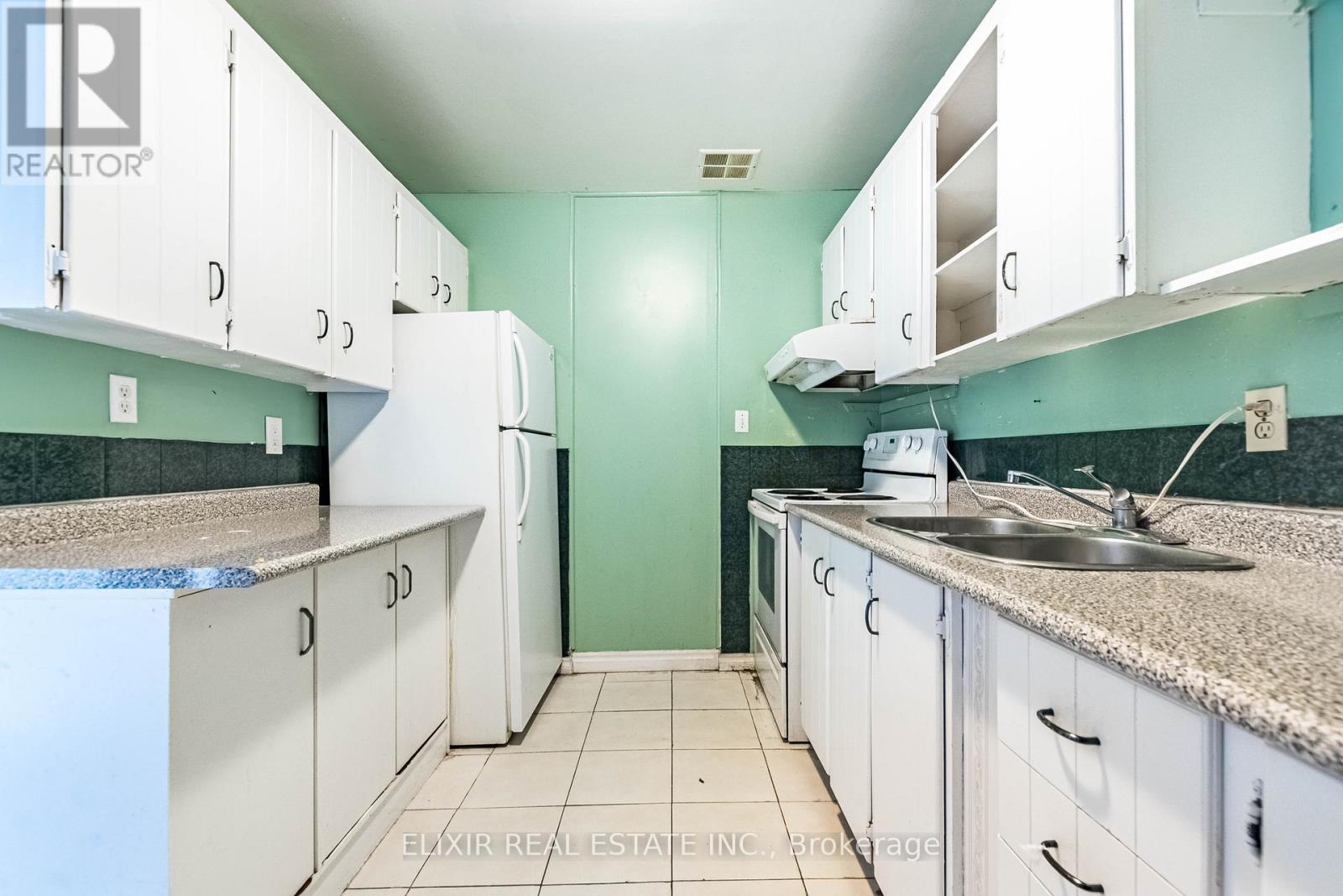 336 - 3025 The Credit Woodlands Drive, Mississauga, Ontario L5C 2V3 - Photo 9 - W12523038