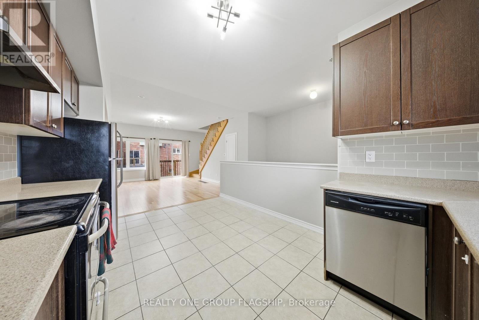 51 Aspen Hills Road, Brampton, Ontario  L6Y 6E4 - Photo 10 - W12523040