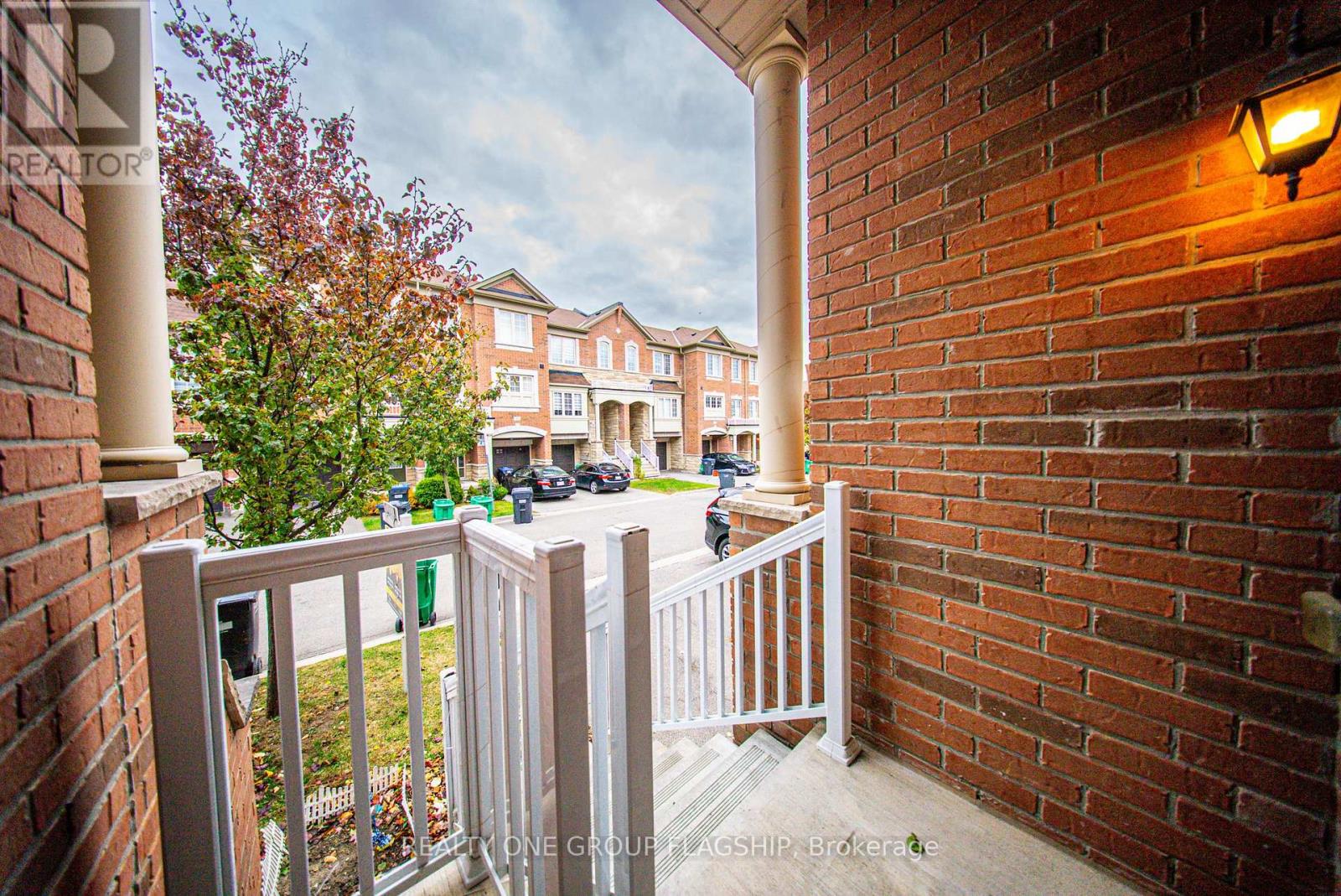 51 Aspen Hills Road, Brampton, Ontario  L6Y 6E4 - Photo 3 - W12523040