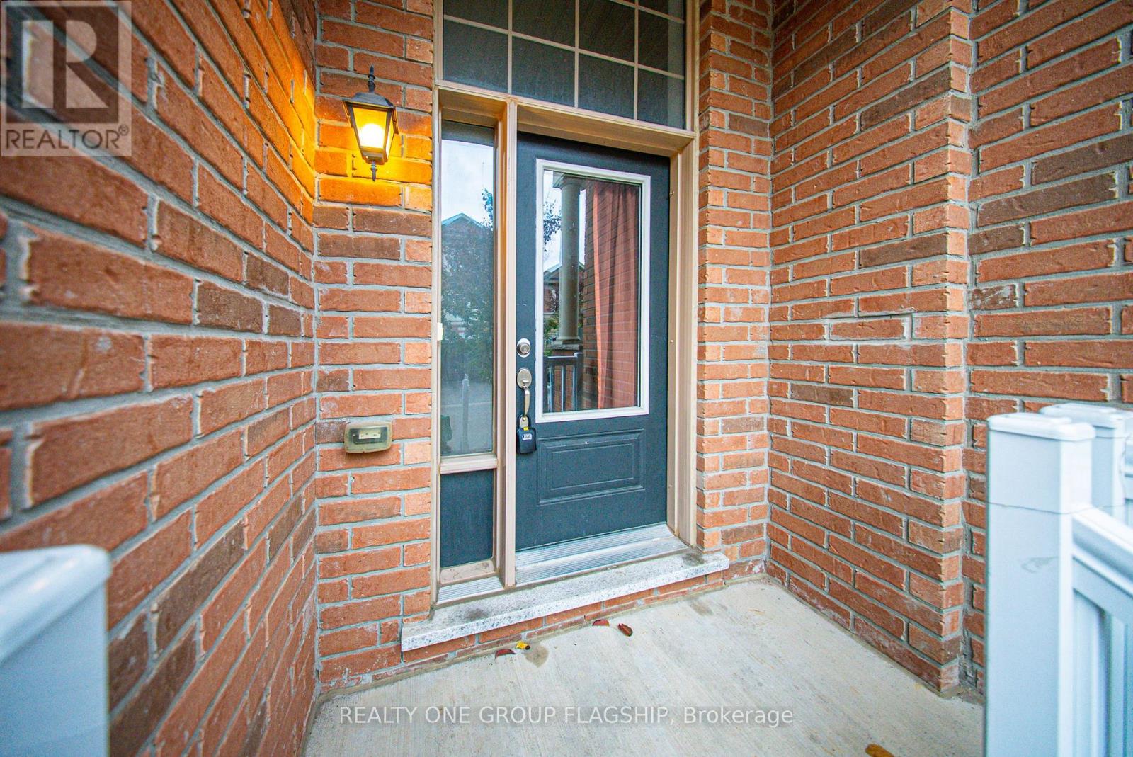 51 Aspen Hills Road, Brampton, Ontario  L6Y 6E4 - Photo 4 - W12523040