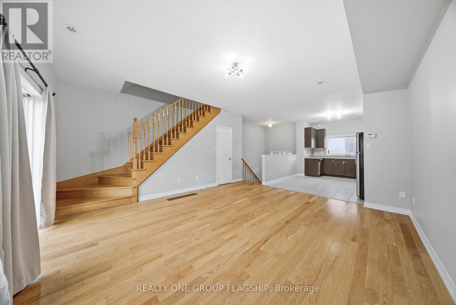 51 Aspen Hills Road, Brampton, Ontario  L6Y 6E4 - Photo 7 - W12523040