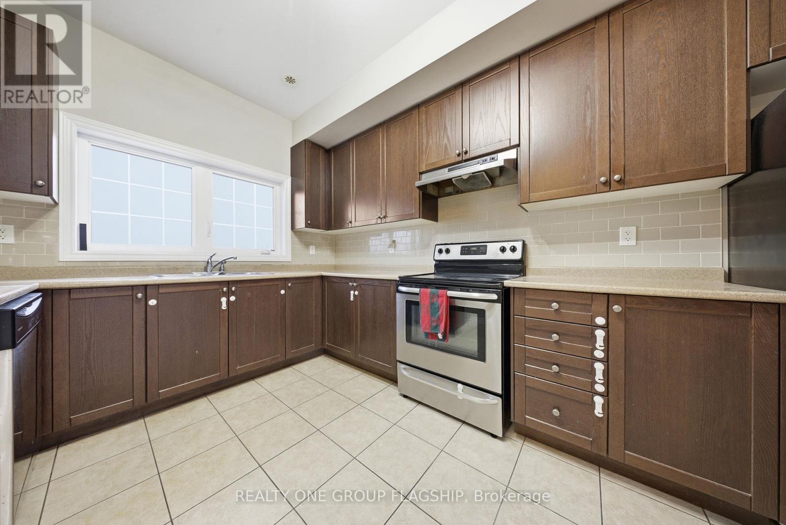 51 Aspen Hills Road, Brampton, Ontario  L6Y 6E4 - Photo 9 - W12523040