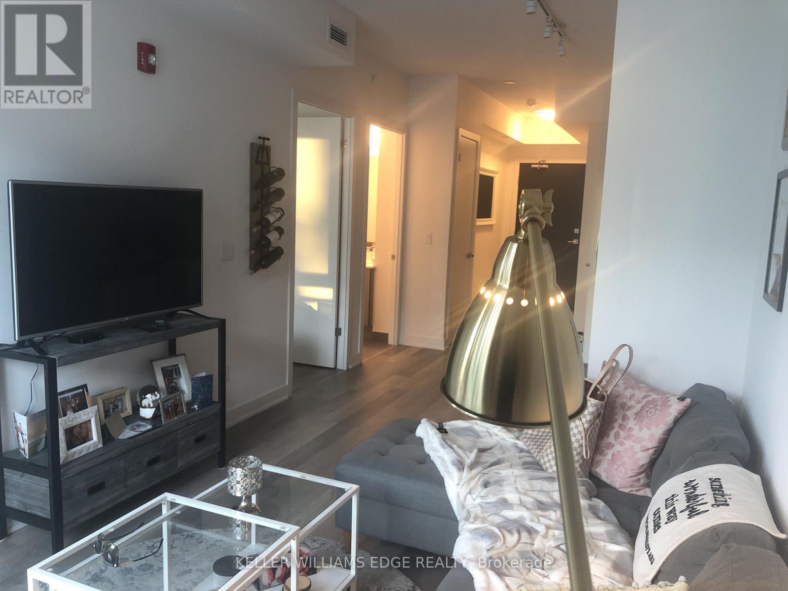 35 - 5260 Dundas Street, Burlington, Ontario L7L 0J7 - Photo 3 - W12523082