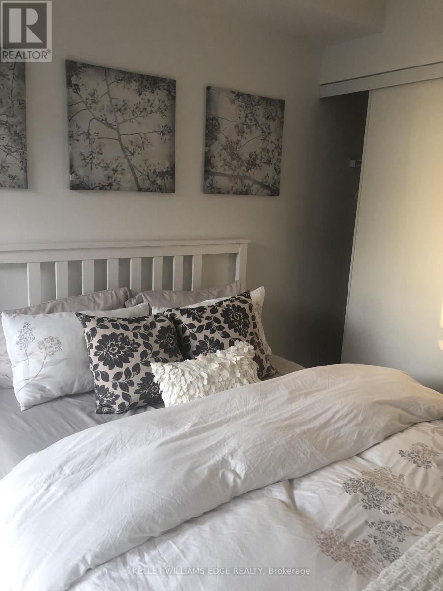 35 - 5260 Dundas Street, Burlington, Ontario L7L 0J7 - Photo 4 - W12523082