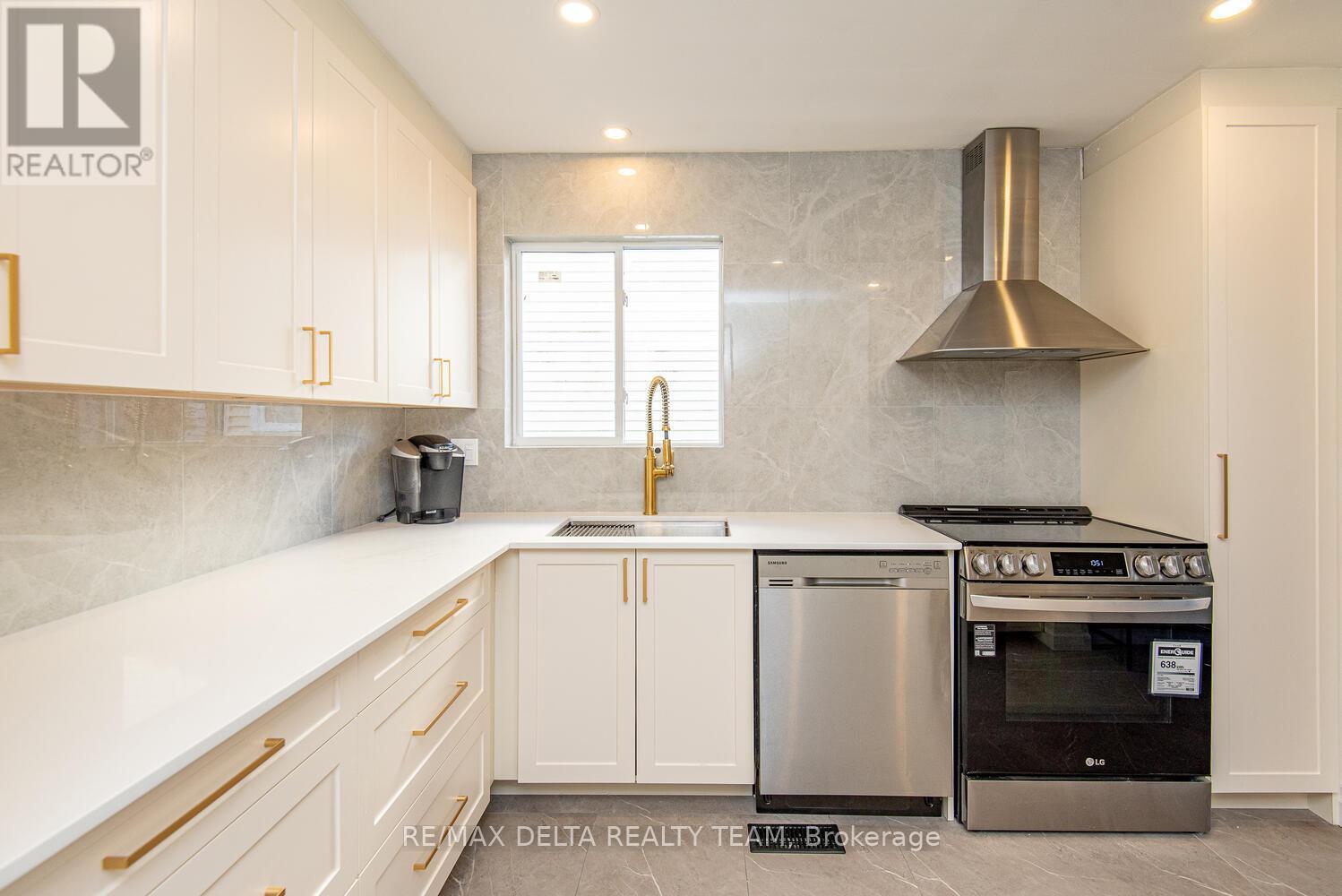 276 Turnstone Court, Ottawa, Ontario  K1E 2V2 - Photo 4 - X12523126