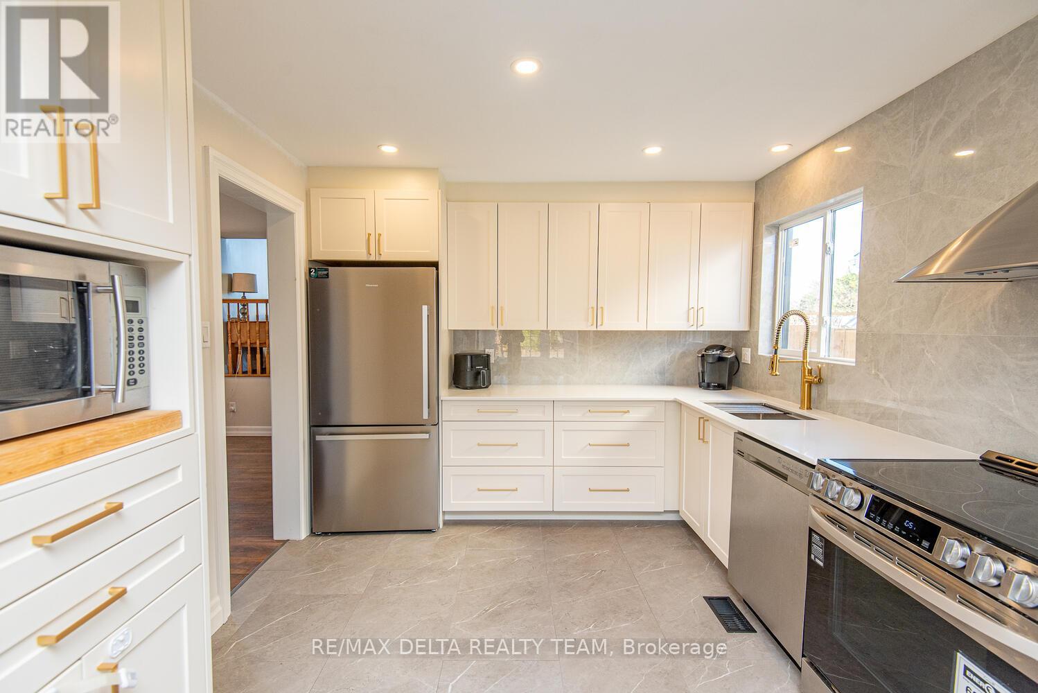 276 Turnstone Court, Ottawa, Ontario  K1E 2V2 - Photo 6 - X12523126