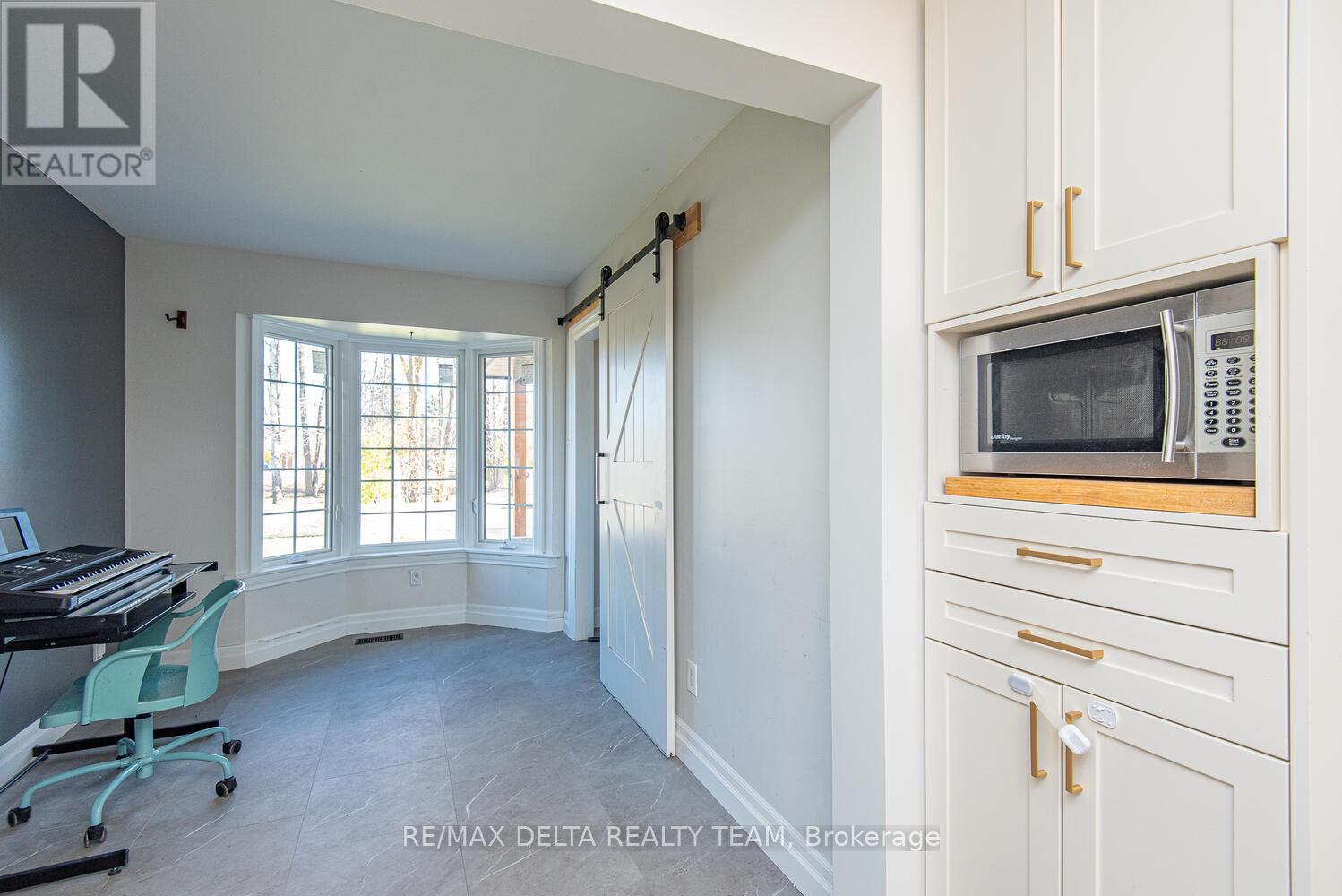 276 Turnstone Court, Ottawa, Ontario  K1E 2V2 - Photo 7 - X12523126