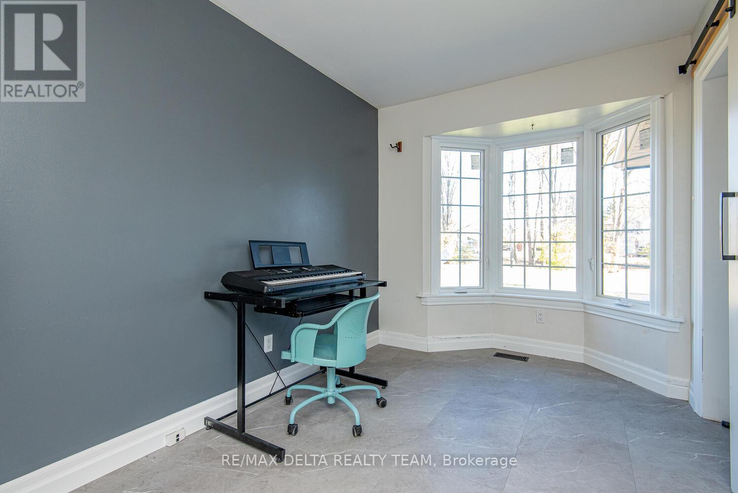 276 Turnstone Court, Ottawa, Ontario  K1E 2V2 - Photo 8 - X12523126