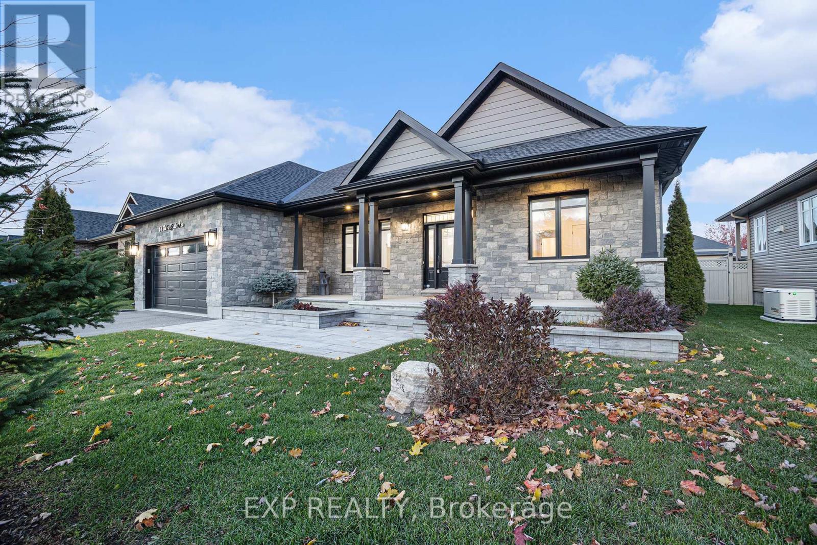 66 Bald Eagle Crescent, Ottawa, Ontario  K0A 2Z0 - Photo 2 - X12523208