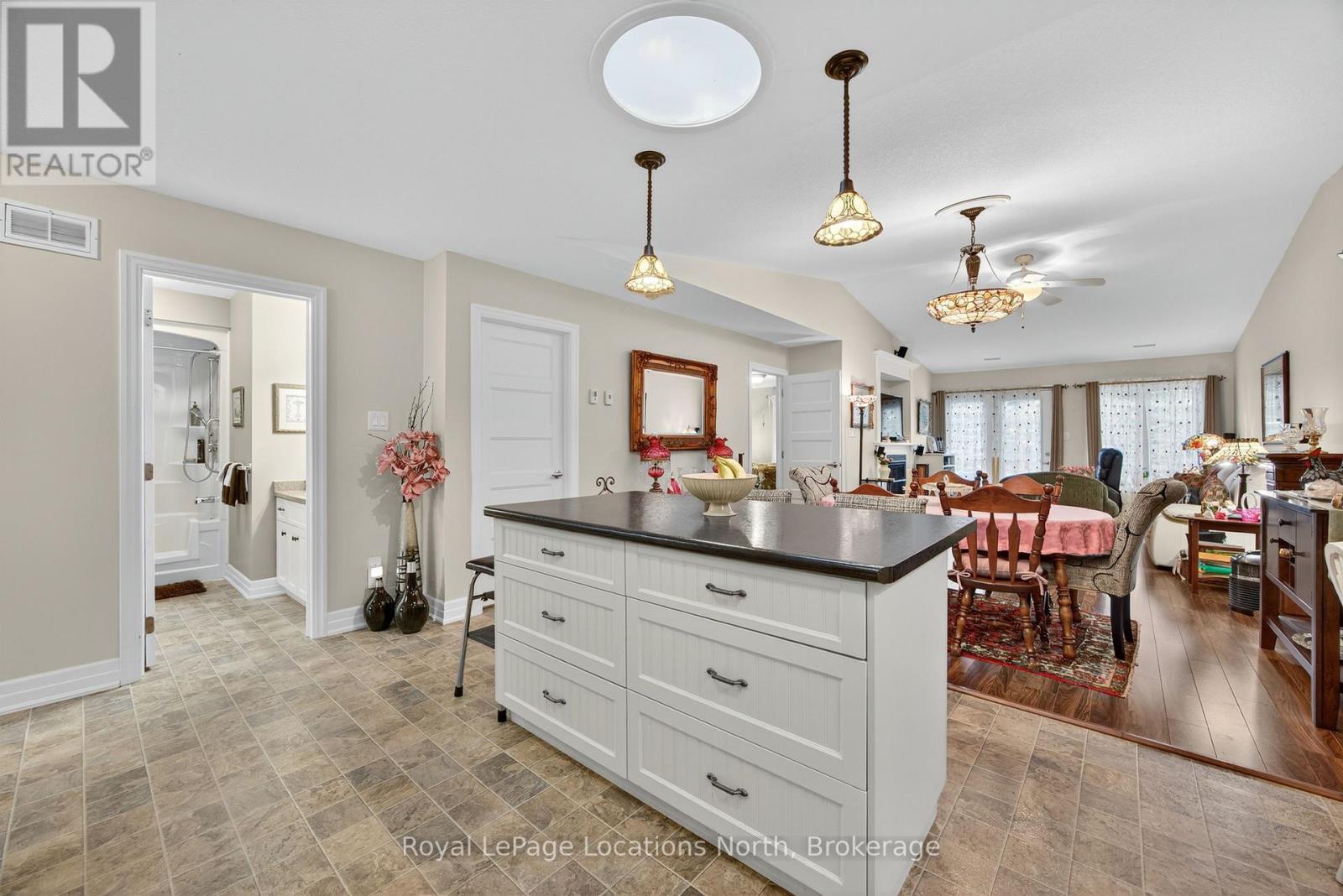 19 Chestnut Lane, Wasaga Beach, Ontario  L9Z 0G4 - Photo 12 - S12523074