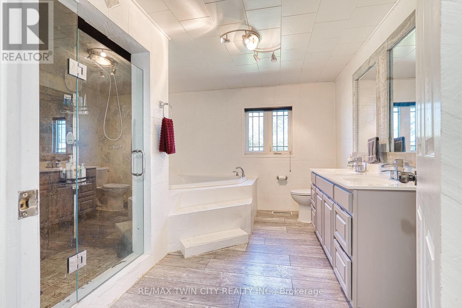 717906 6 Highway, Georgian Bluffs, Ontario  N4K 5N7 - Photo 31 - X12522948