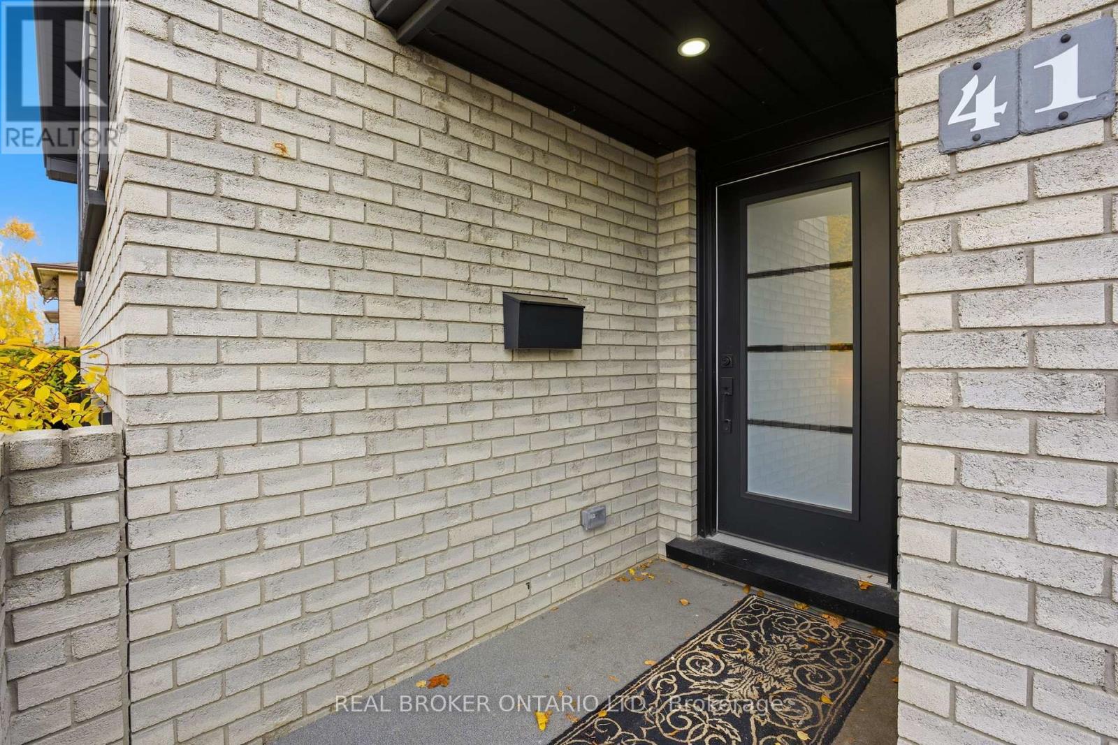 41 Dante Crescent, Brantford, Ontario  N3P 1B9 - Photo 4 - X12523008