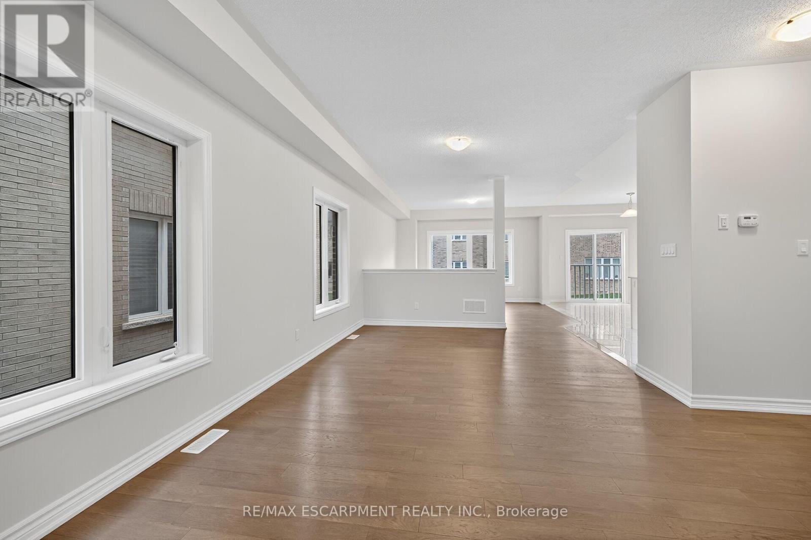 15 Huntsworth Avenue, Thorold, Ontario  L2V 0N2 - Photo 10 - X12523018