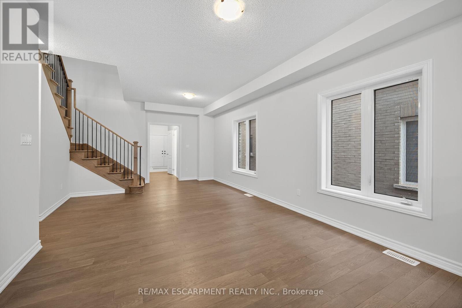 15 Huntsworth Avenue, Thorold, Ontario  L2V 0N2 - Photo 12 - X12523018