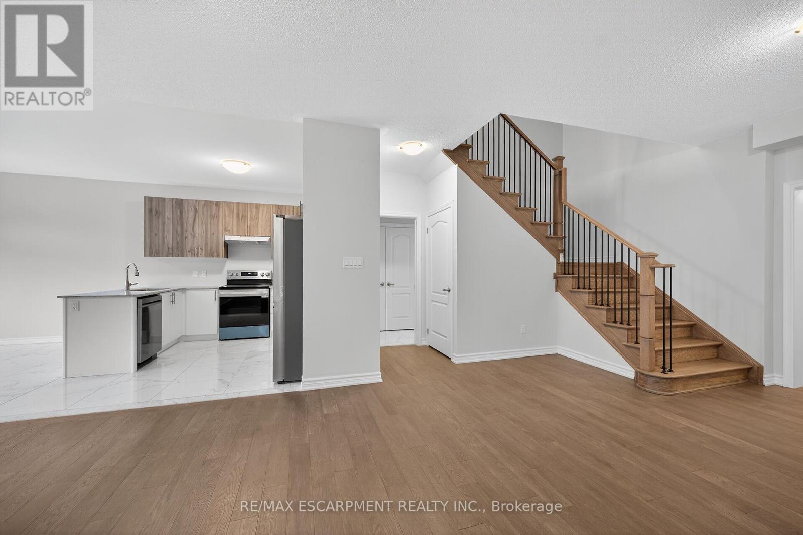 15 Huntsworth Avenue, Thorold, Ontario  L2V 0N2 - Photo 13 - X12523018