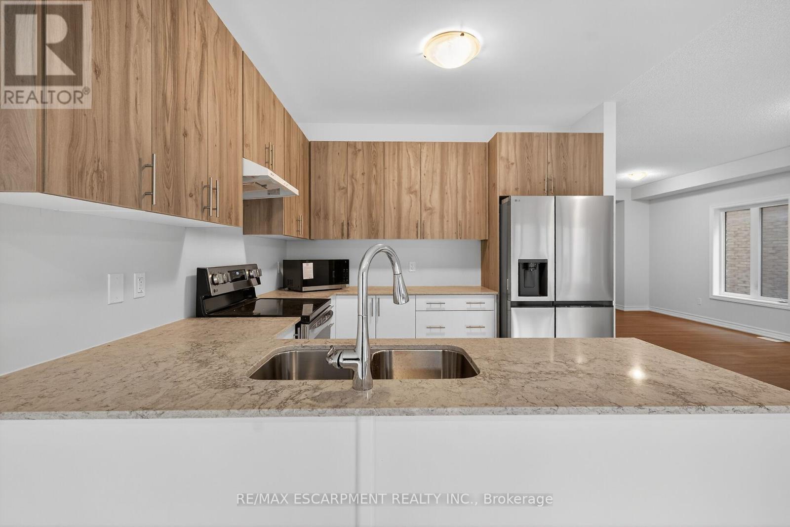 15 Huntsworth Avenue, Thorold, Ontario  L2V 0N2 - Photo 18 - X12523018