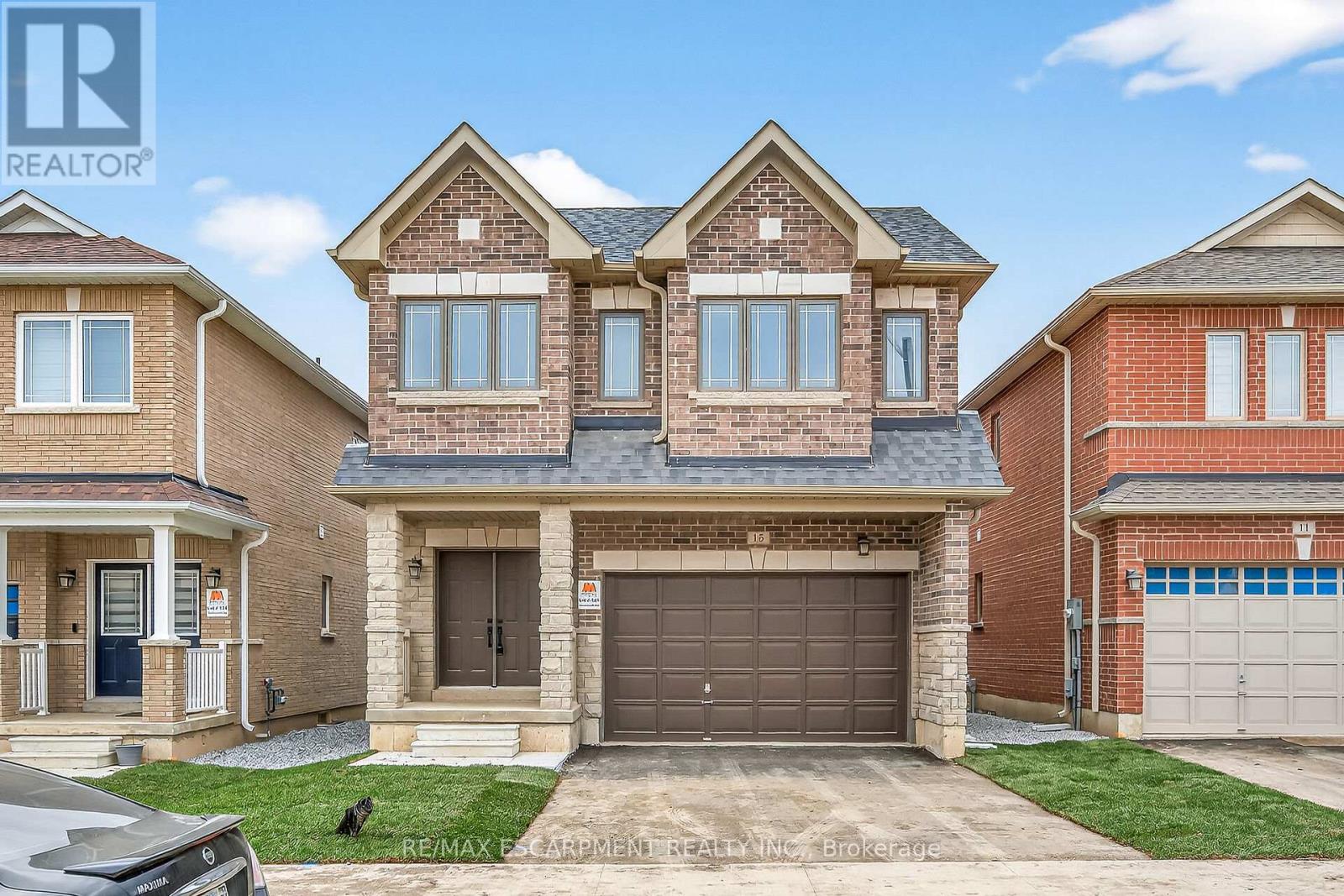 15 Huntsworth Avenue, Thorold, Ontario  L2V 0N2 - Photo 2 - X12523018