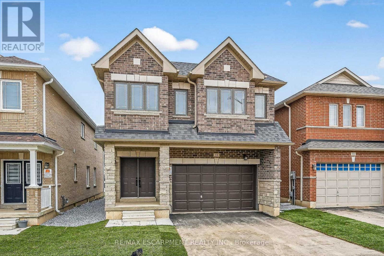 15 Huntsworth Avenue, Thorold, Ontario  L2V 0N2 - Photo 3 - X12523018