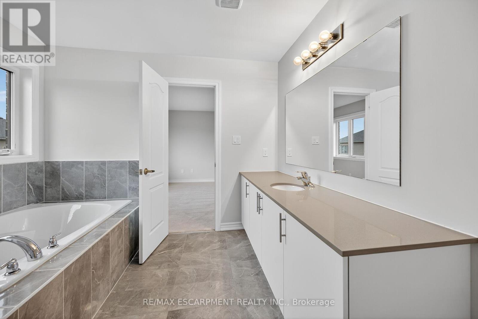 15 Huntsworth Avenue, Thorold, Ontario  L2V 0N2 - Photo 31 - X12523018