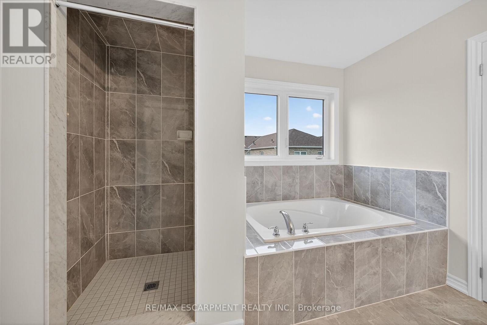 15 Huntsworth Avenue, Thorold, Ontario  L2V 0N2 - Photo 32 - X12523018