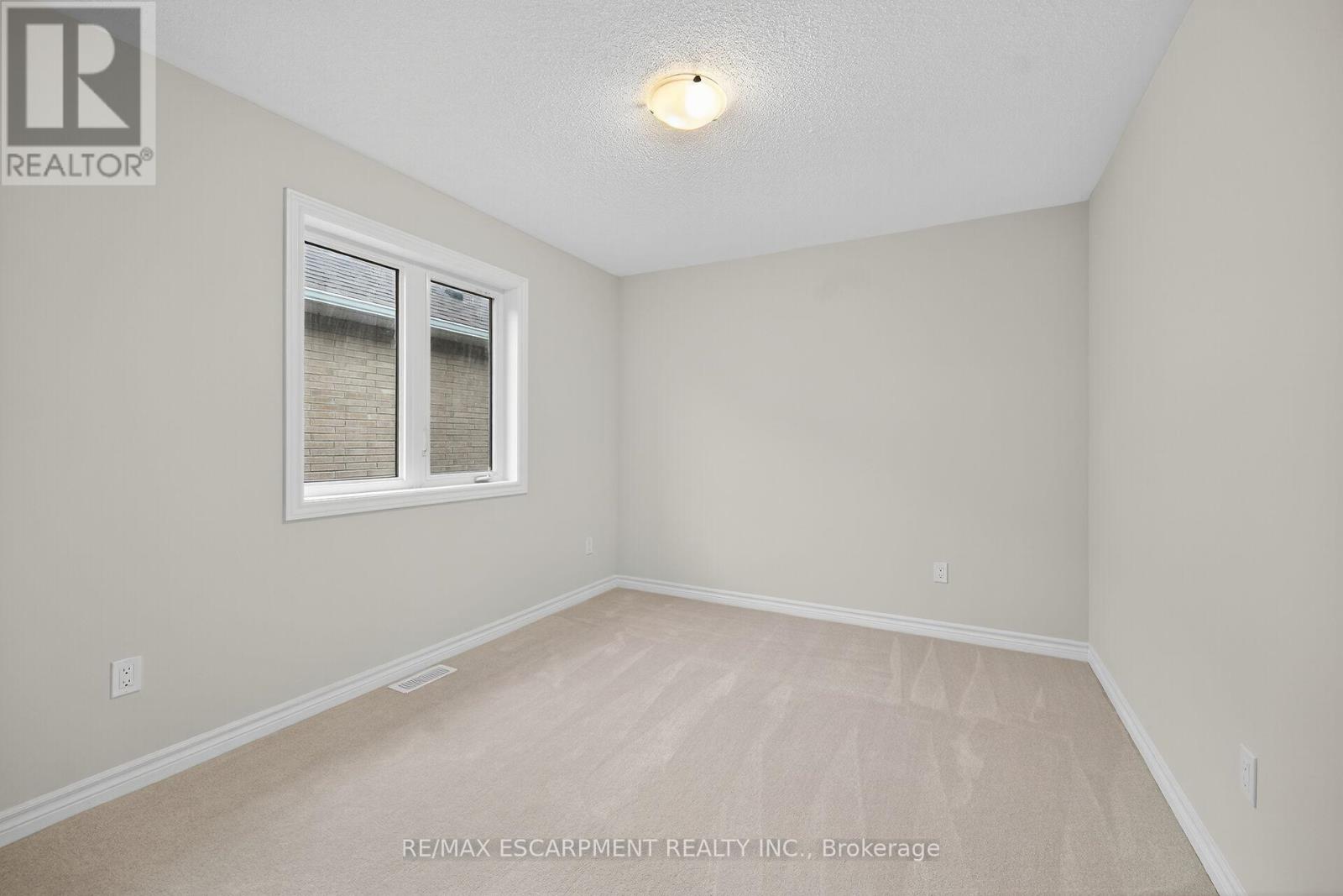 15 Huntsworth Avenue, Thorold, Ontario  L2V 0N2 - Photo 35 - X12523018