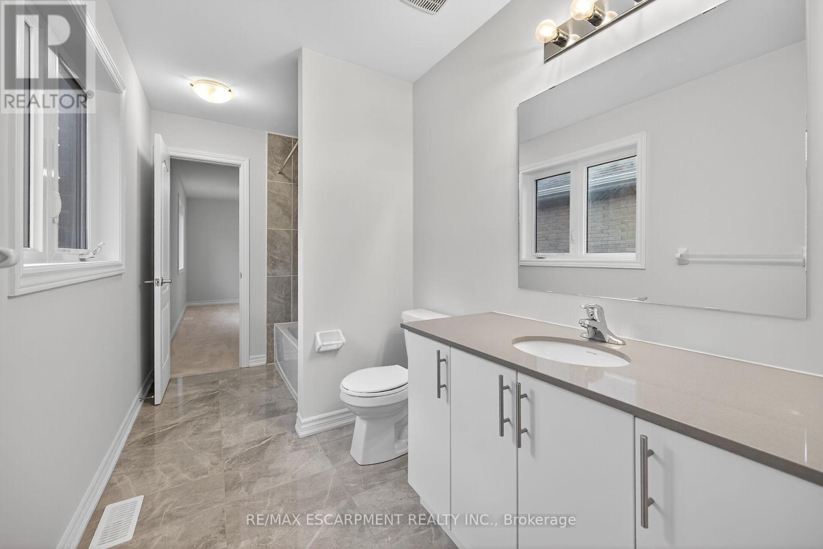 15 Huntsworth Avenue, Thorold, Ontario  L2V 0N2 - Photo 38 - X12523018