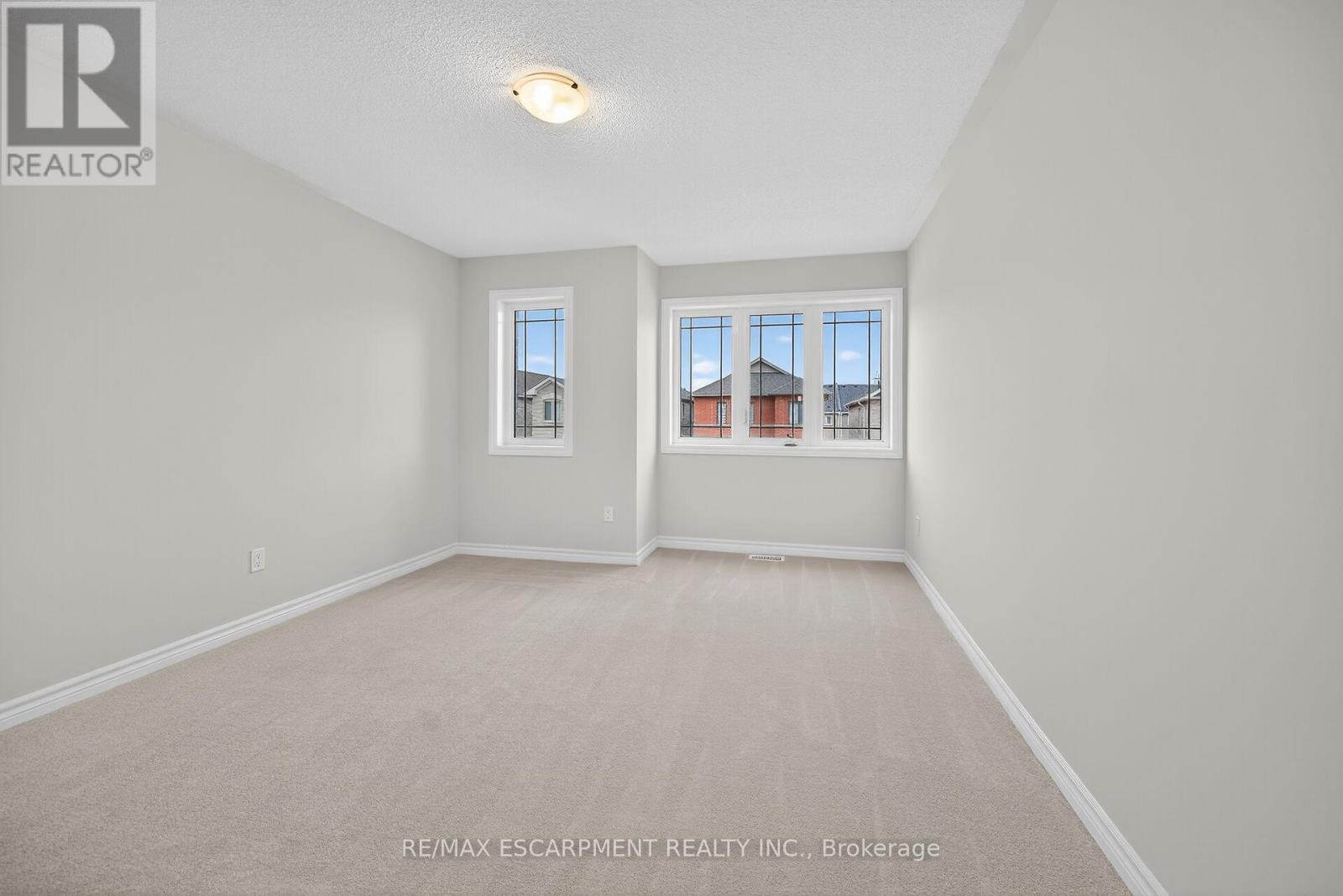 15 Huntsworth Avenue, Thorold, Ontario  L2V 0N2 - Photo 39 - X12523018