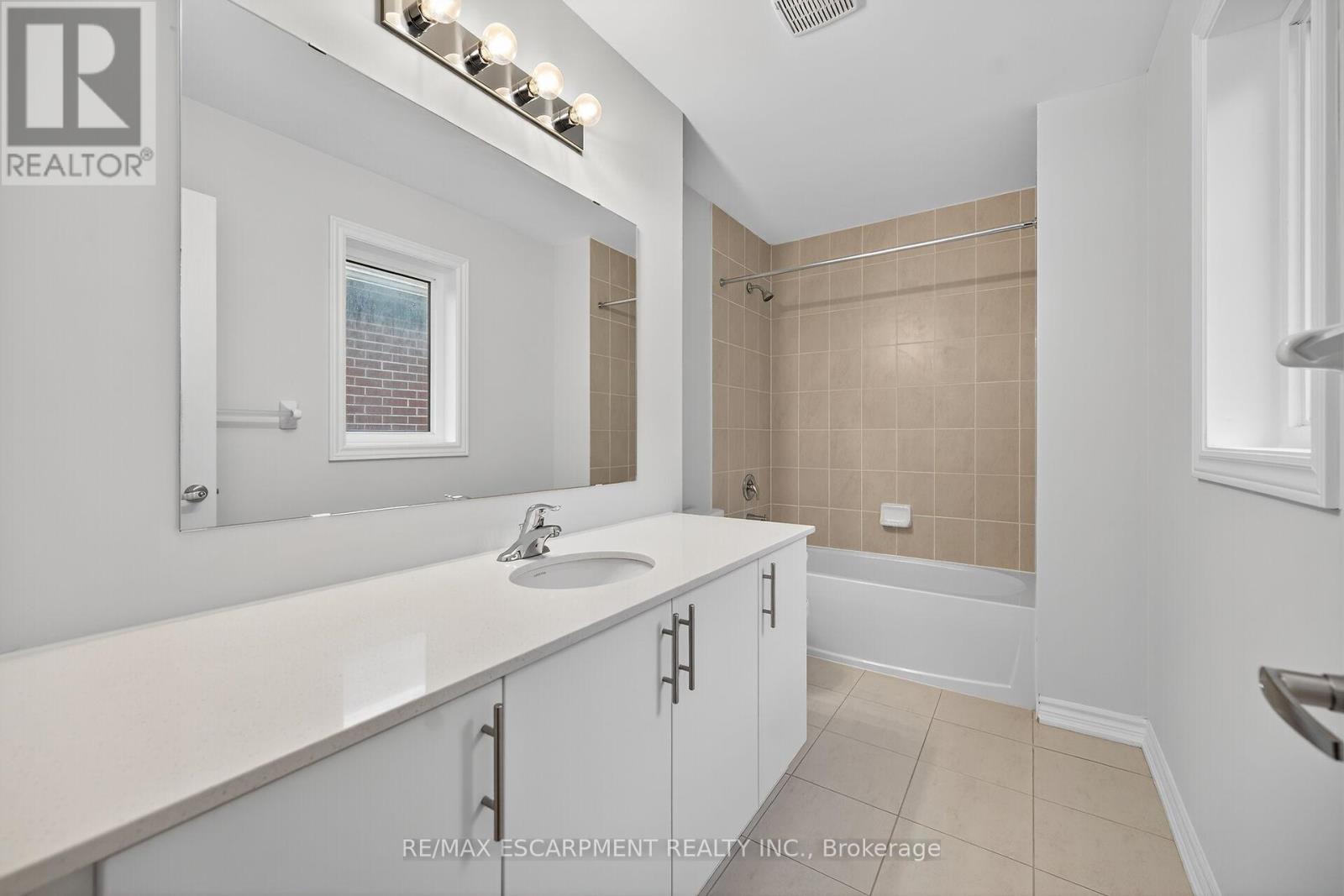 15 Huntsworth Avenue, Thorold, Ontario  L2V 0N2 - Photo 43 - X12523018