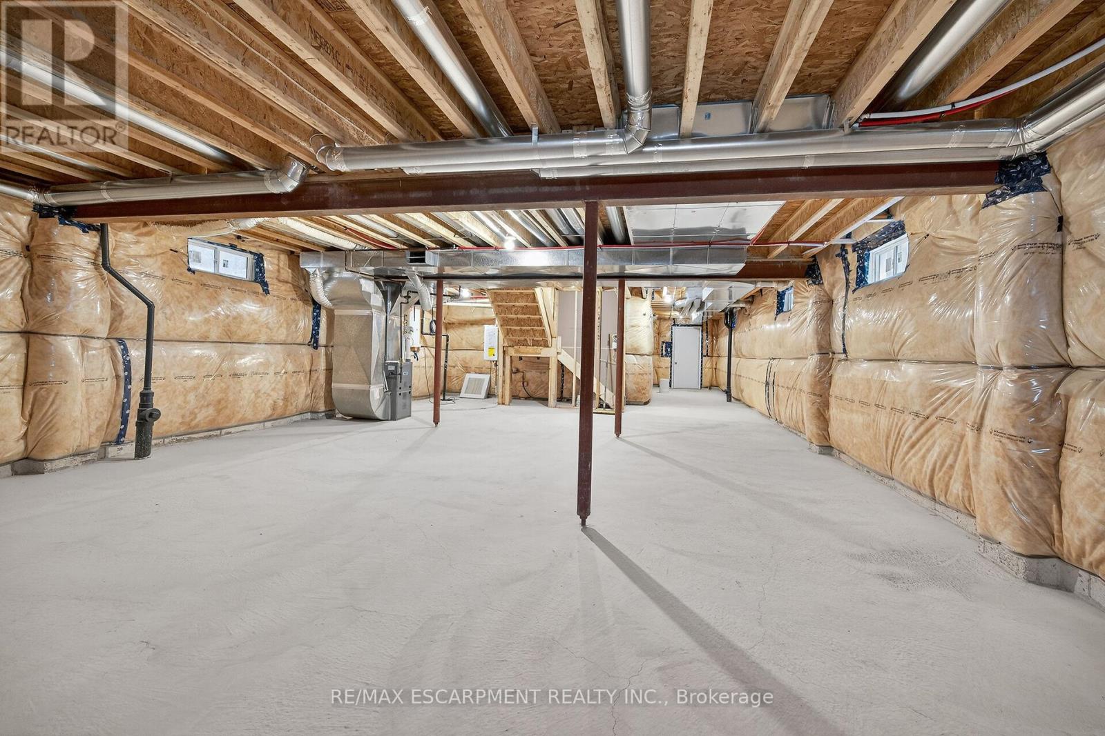 15 Huntsworth Avenue, Thorold, Ontario  L2V 0N2 - Photo 46 - X12523018